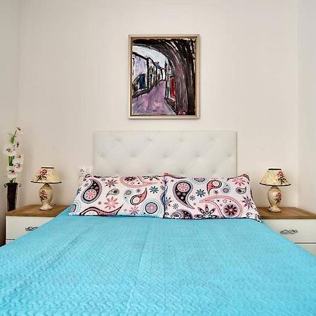 Cozy Studio Apartment Near The Beach Torrevieja Bagian luar foto