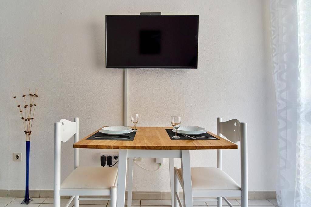 Cozy Studio Apartment Near The Beach Torrevieja Bagian luar foto
