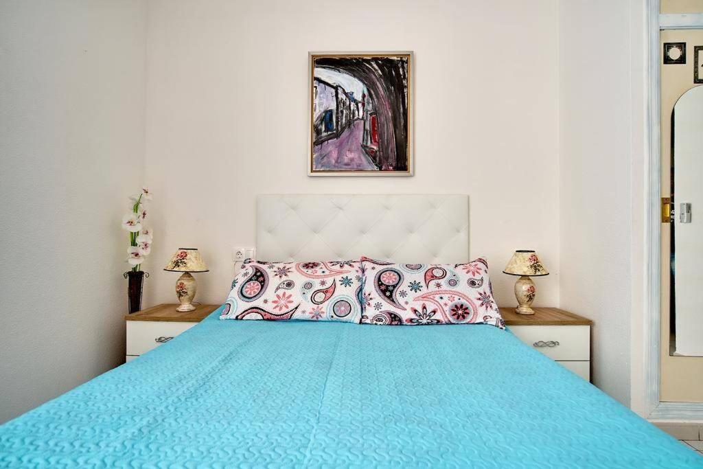 Cozy Studio Apartment Near The Beach Torrevieja Bagian luar foto