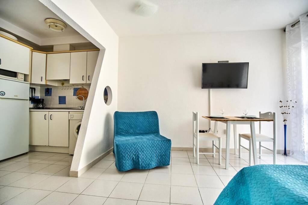 Cozy Studio Apartment Near The Beach Torrevieja Bagian luar foto